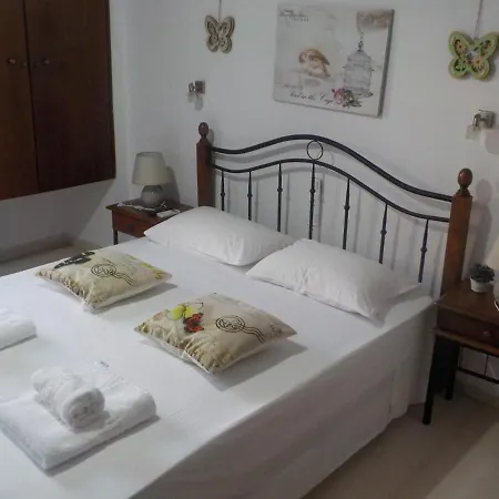 Poseidon Chania Center 3* חאניה