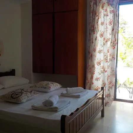 Poseidon Chania Center מלון דירות 3*