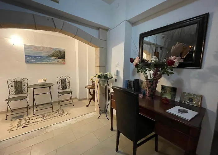 Poseidon Chania Center Apart Otel 3*